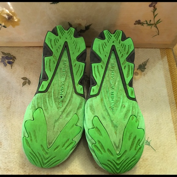 Men’s Athletic Shoes in Size 6 - Picture 3 of 3